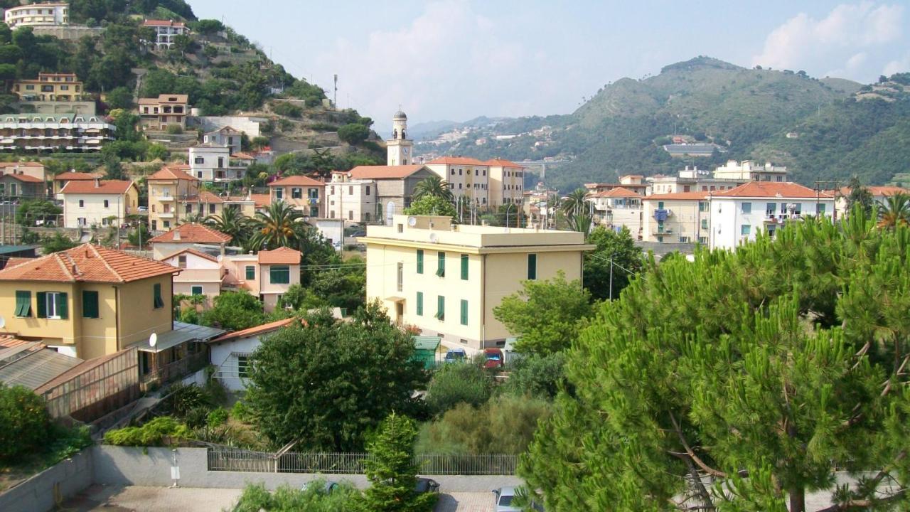 Appartamento Riviera Trilocale Wifi E Parcheggio Privato Ventimiglia Luaran gambar