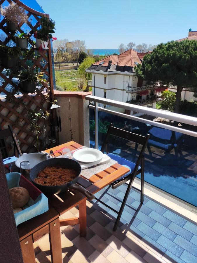 Appartamento Riviera Trilocale Wifi E Parcheggio Privato Ventimiglia Luaran gambar